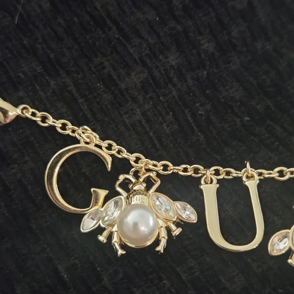Gucci Gold Pearl Bee Charm Bracelet - Picture 5 of 9